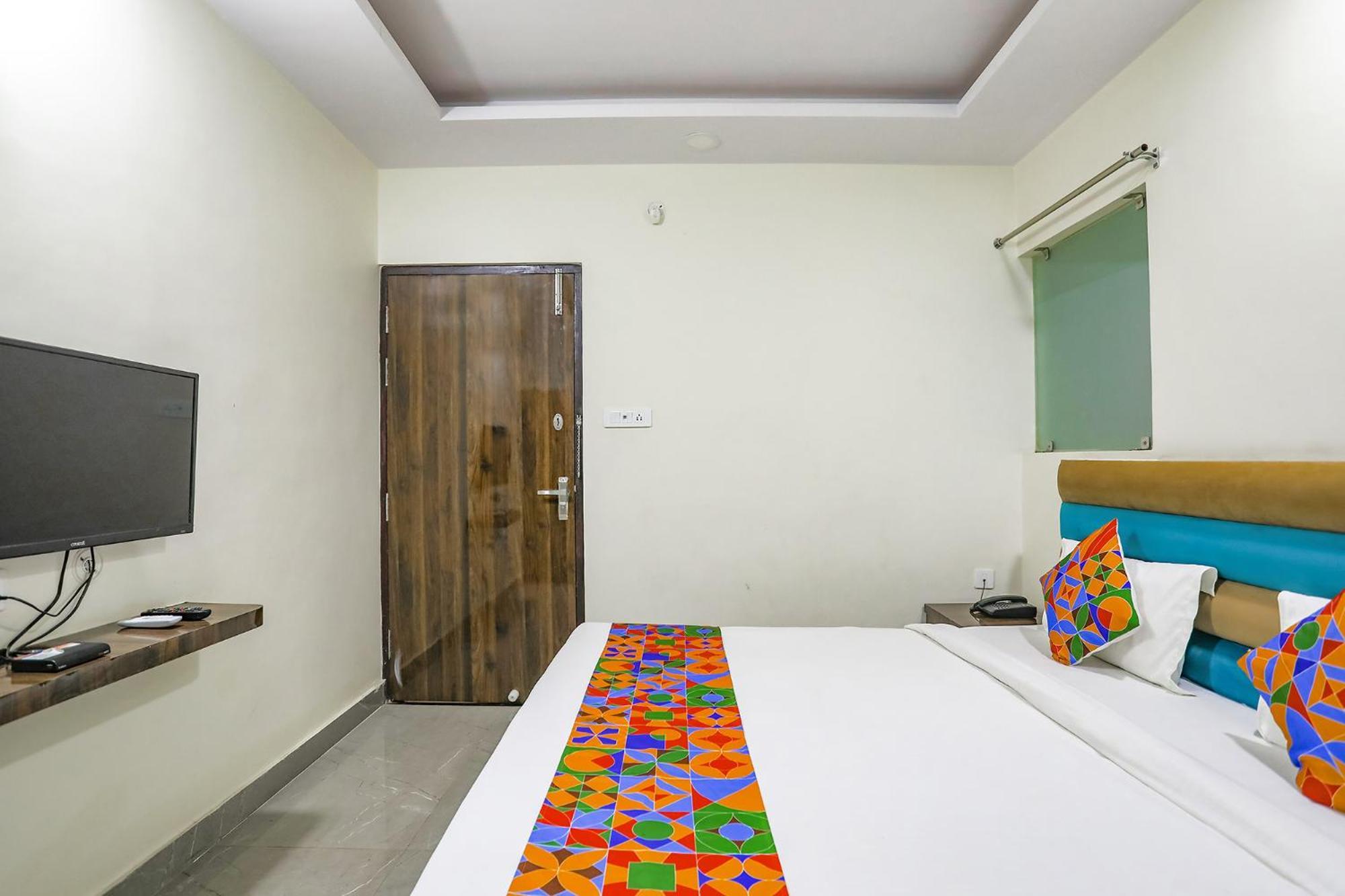 Fabhotel Sm Palace Chinhat Exterior photo